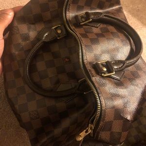 2 Louis Vuitton Bag